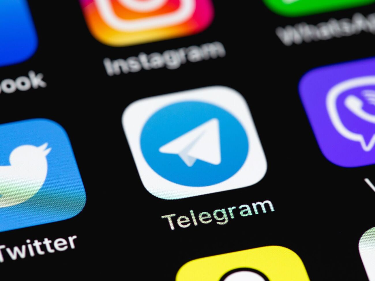Apple временно удаляла Telegram из App Store. Что произошло
