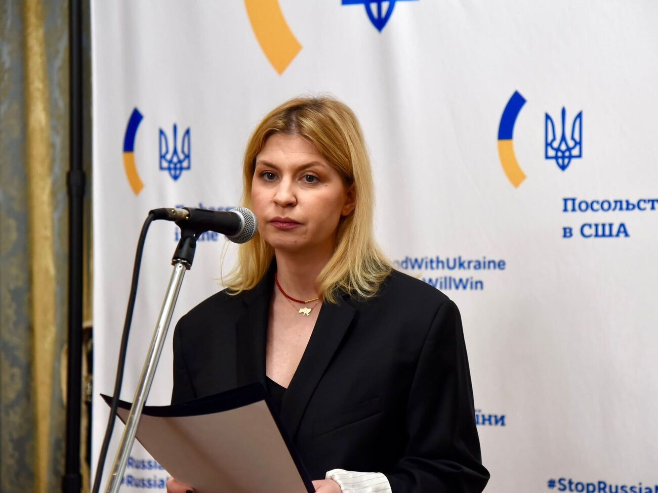Дві квартири, готівка й чужий Mercedes. САП розкрила деталі підозри Стефанішиній
