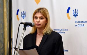 Дві квартири, готівка й чужий Mercedes. САП розкрила деталі підозри Стефанішиній