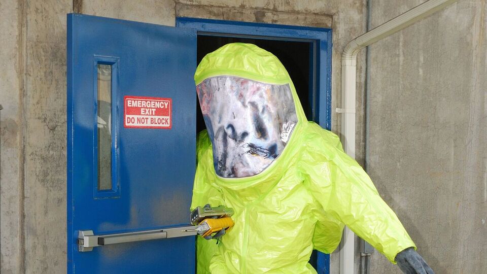 Перші ознаки отруєння аміаком. Негайно зробіть це після витоку газу