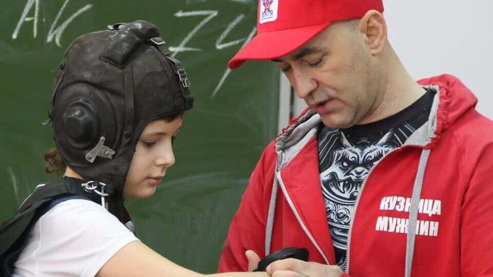 В России заявили, что женщин "нельзя подпускать" к мальчикам старше пяти лет