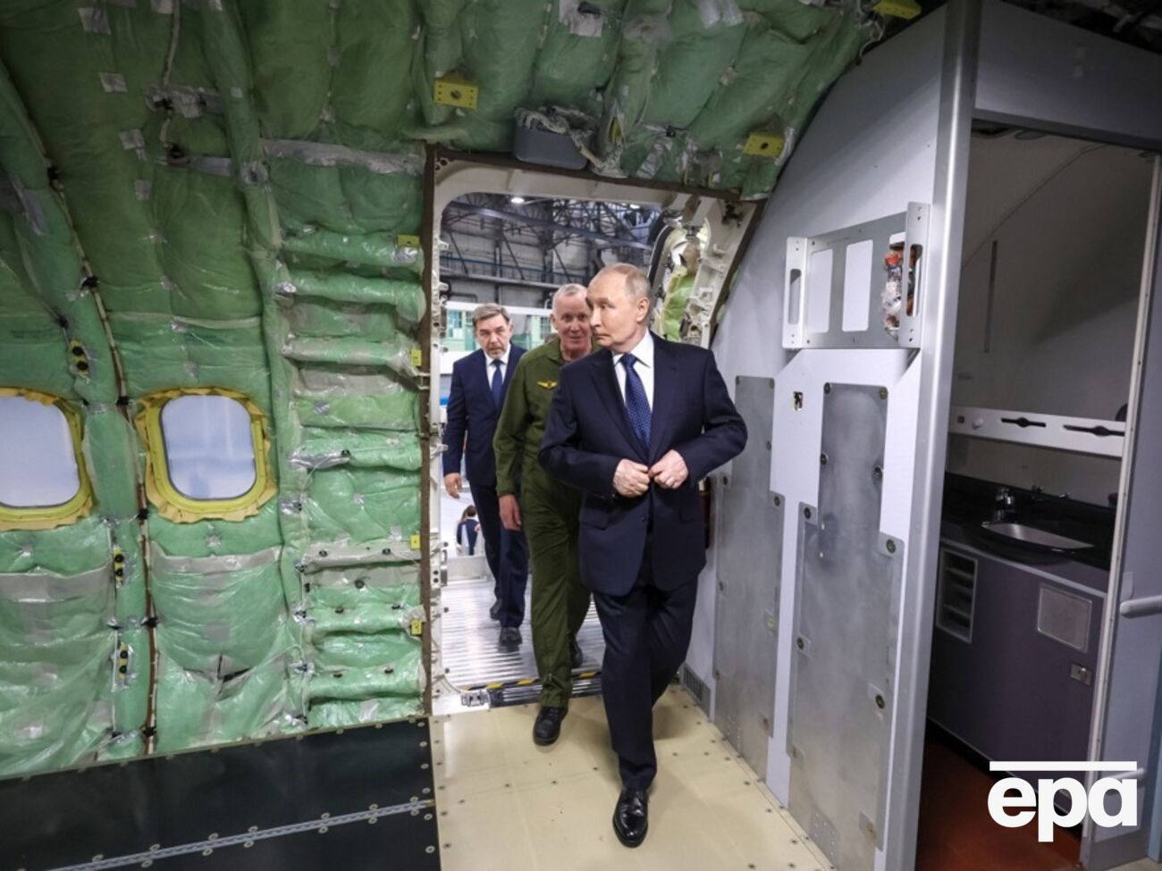 Путин стал избегать поездок в регионы РФ, куда регулярно долетают дроны – СМИ