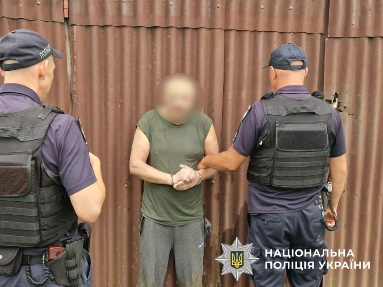 На Буковині затримали чоловіка, який поранив двох поліцейських та 11 днів переховувався у лісі – Нацпол