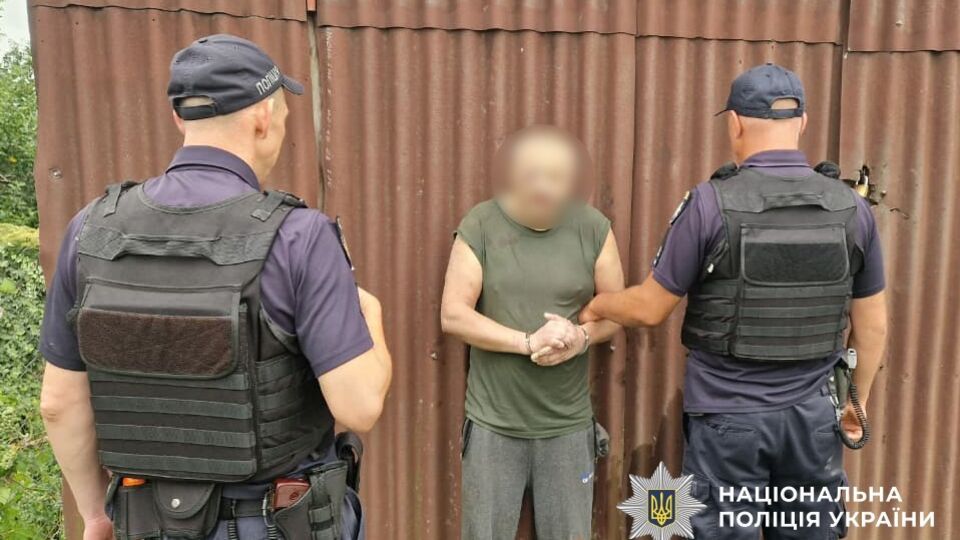На Буковині затримали чоловіка, який поранив двох поліцейських та 11 днів переховувався у лісі – Нацпол