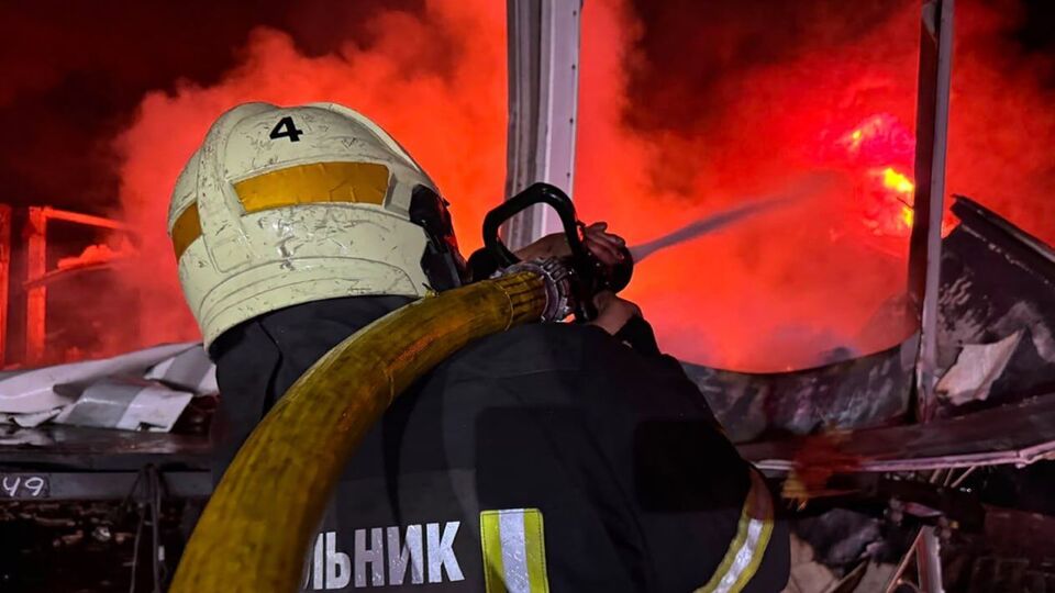 "Даже у войн есть правила". Оккупанты уничтожили гуманитарный склад ВОЗ в Днепре