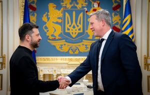 Один из переговорщиков Трампа, приезжавший в Киев, подал в отставку. Что произошло?