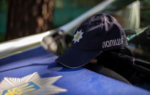 Конфликт закончился ДТП. Как полицейский автомобиль наехал на мужчину и почему тот лежал на асфальте