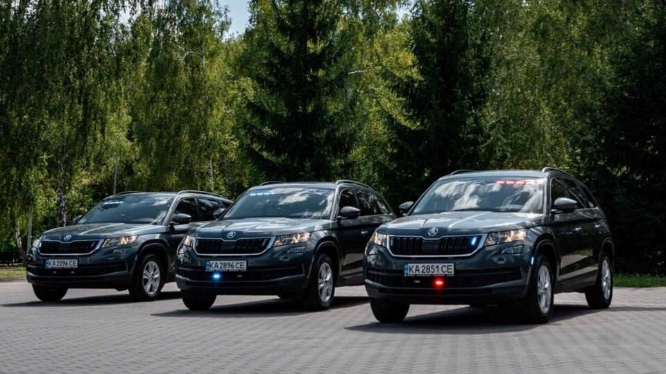 Майже не відрізняються від звичайних машин. Перші результати "фантомів" на київських дорогах