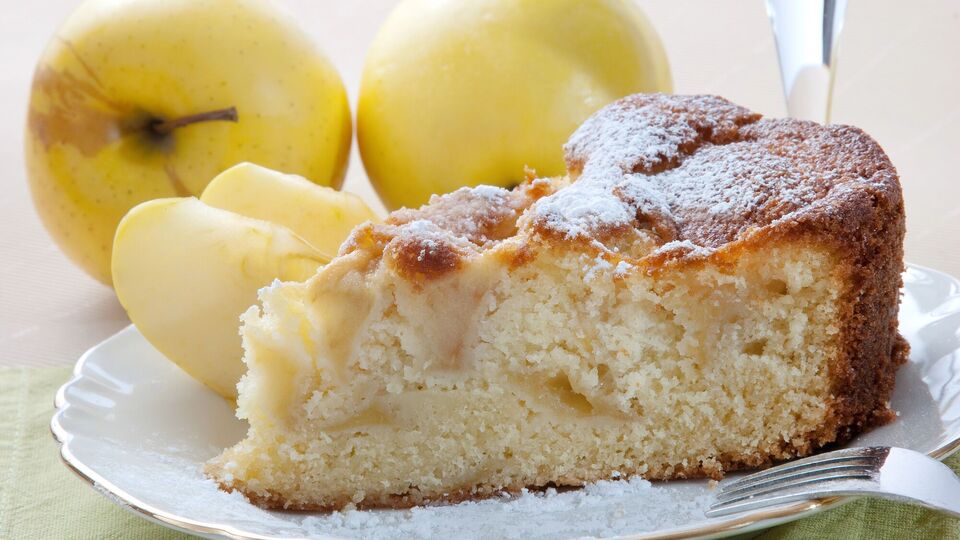 Цей ніжний пиріг із яблуками можна пекти щодня до чаю, і він ніколи не набридне. Рецепт тіста