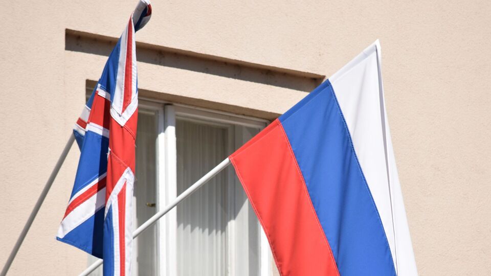 ФСБ обвинила Украину в подготовке атаки на посла Британии в России, ранее РФ угрожала Лондону