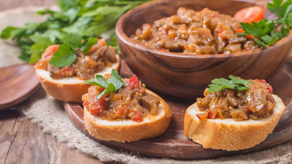 Вкусная икра из баклажанов – буквально за считаные минуты