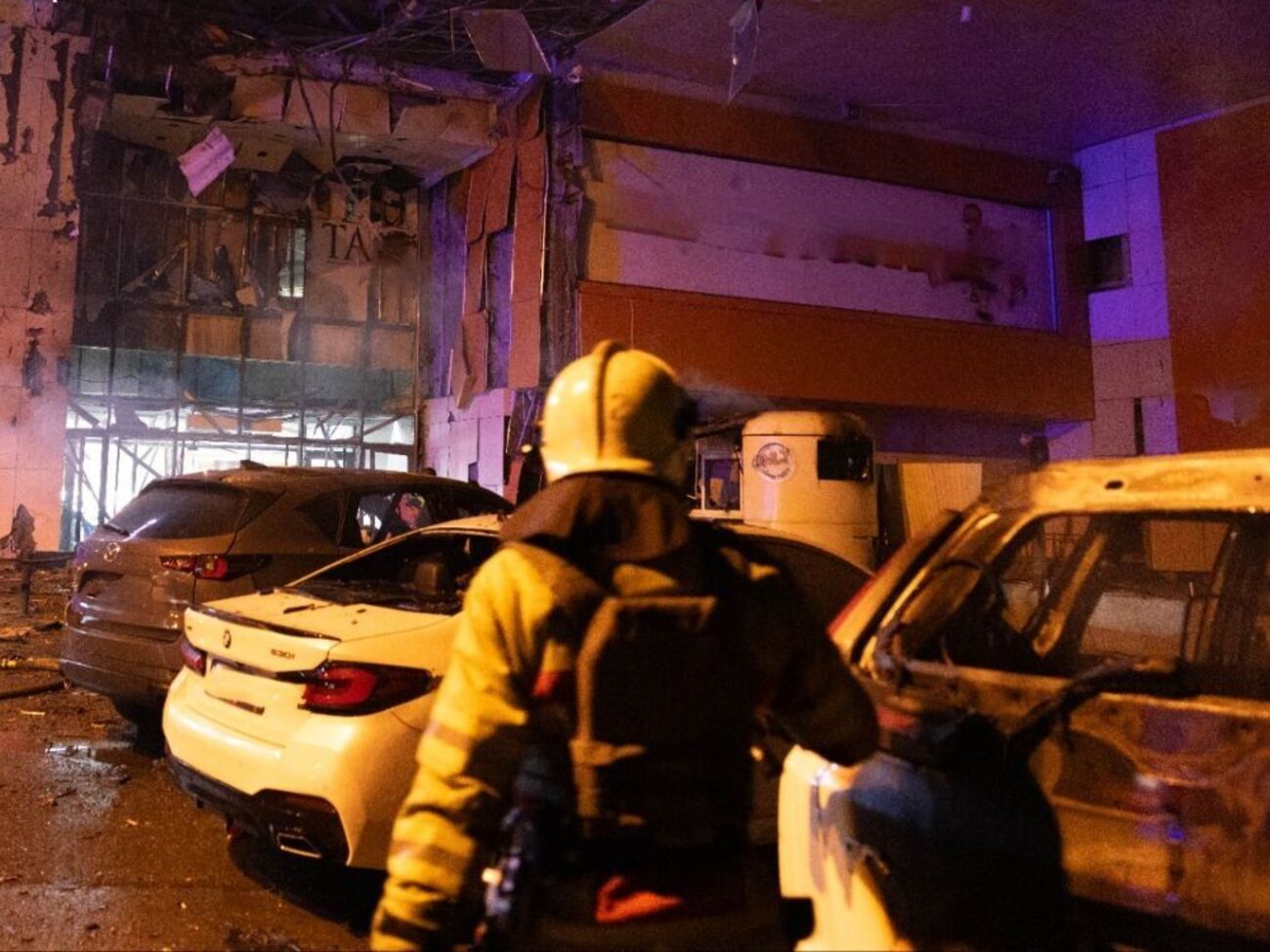 Пострадавших от удара по ТЦ в Сумах стало больше. В ОВА рассказали детали о погибших и раненых