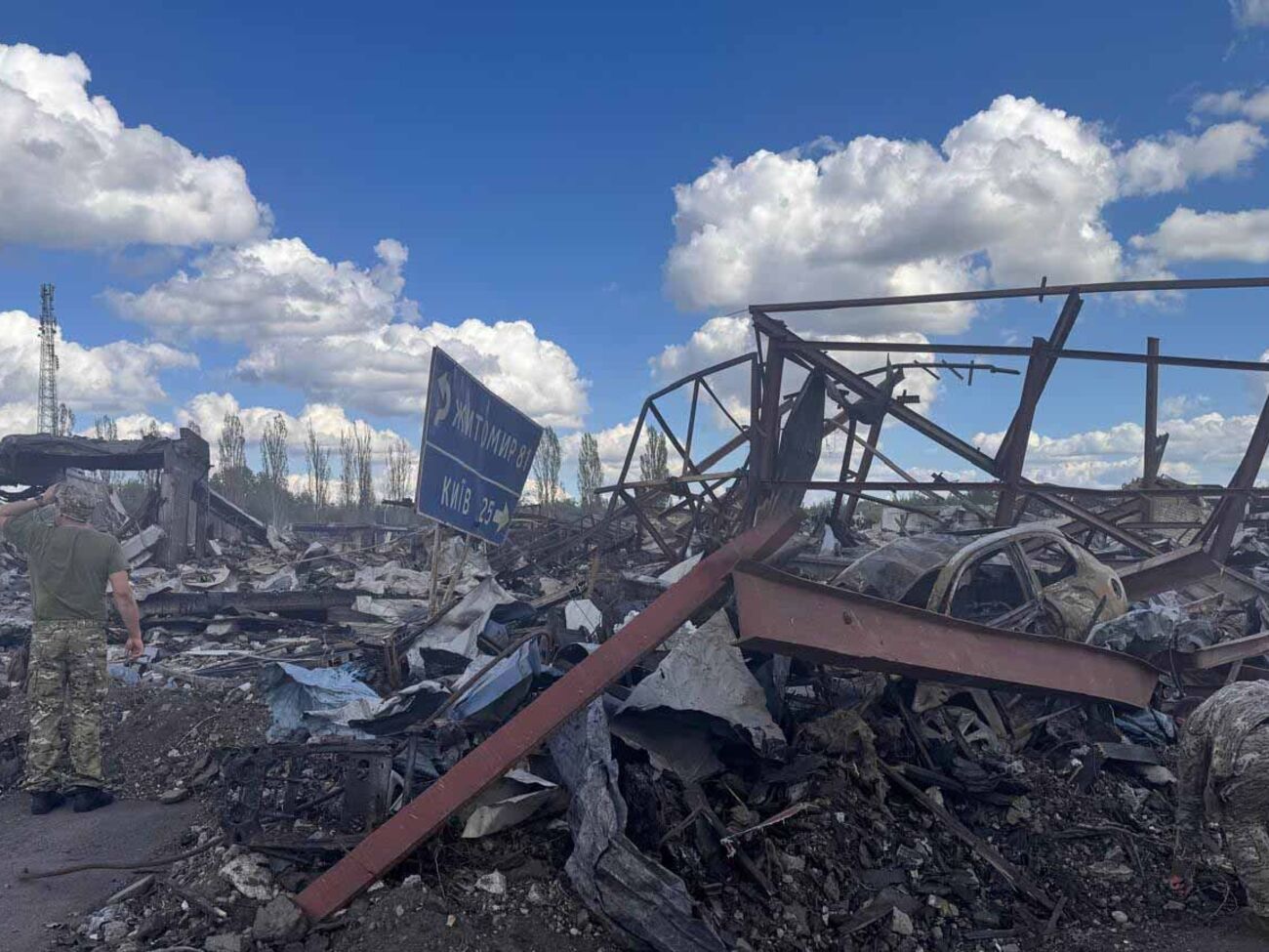 ДБР повідомило про підозру посадовцю СБУ, який організував склад боєприпасів в селищі Мила