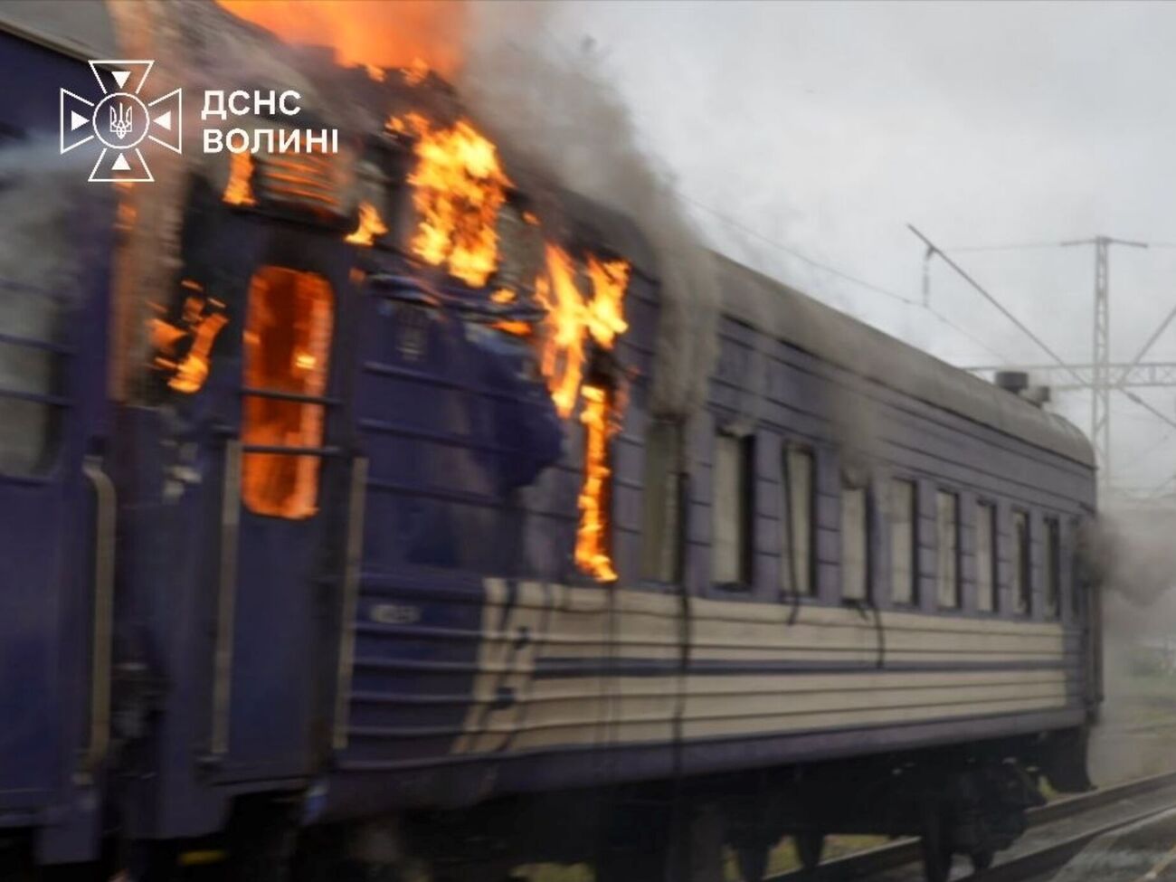 "Тупий і відверто показовий терор". РФ атакує АЗС і залізницю, влучання у Фастові та в поїзд у Луцьку. Відео