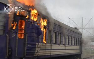 "Тупой и откровенно демонстративный террор". РФ наносит удары по АЗС и железной дороге: попадания в Фастове и в поезд в Луцке. Видео