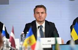 Генпрокурор підписав підозру директору НАБУ й виїхав з України, Зеленський випустив різку заяву. Що відбувається