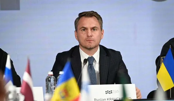 Генпрокурор підписав підозру директору НАБУ й виїхав з України, Зеленський випустив різку заяву. Що відбувається