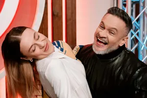 Мартиновська притулила до голови Ектора відрізані вуха свині. Фото не для вразливих