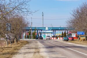 Дружина генпрокурора Кравченка теж покинула Україну – журналіст