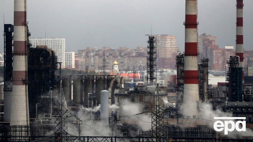 Половина найбільших НПЗ Росії скоротила виробництво дизеля після атак України – ЗМІ