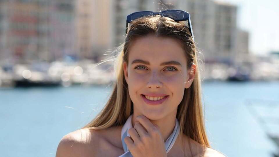 Красуня Магучіх змінила всього одну деталь у своєму образі і спричинила шквал компліментів. Фото
