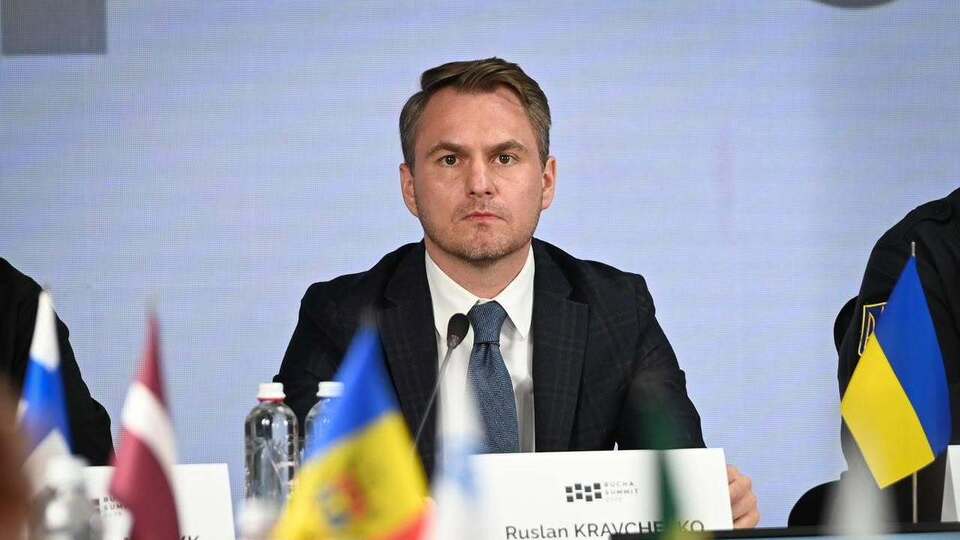 "Як шахід із дистанційним поясом". Що кажуть в оточенні Зеленського про скандал із Кравченком