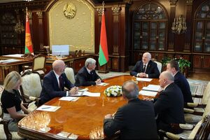 "Сусіди уважно стежать". Спецпосланник Трампа Коул приїхав до Лукашенка. Про що говорили