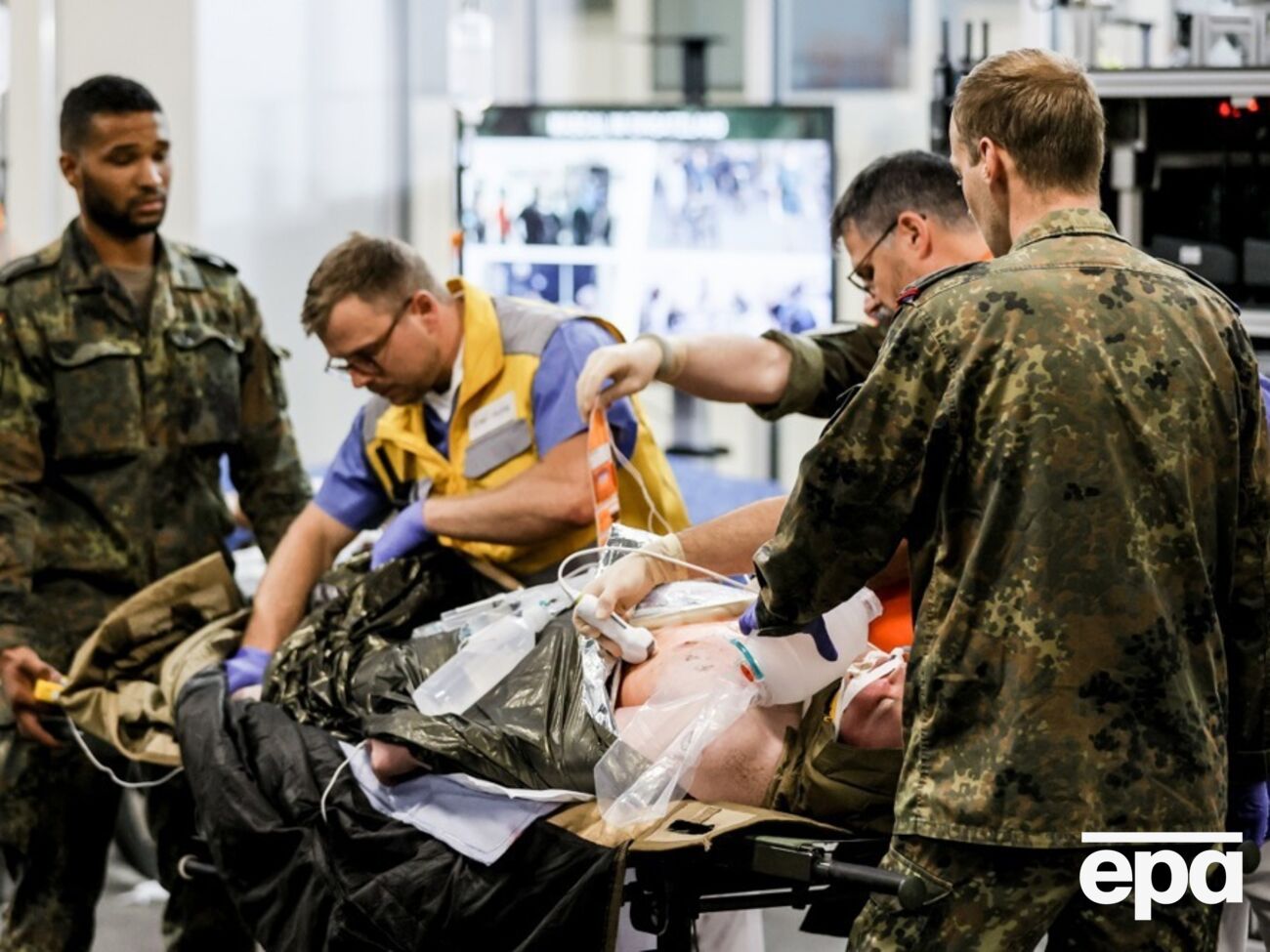 Німеччина готується до можливої війни з Росією та масового потоку поранених – Bloomberg
