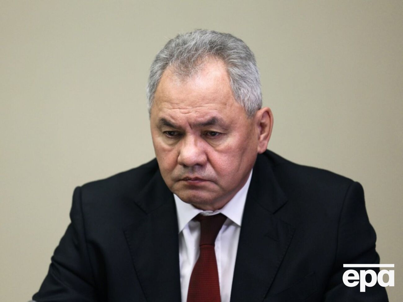 Шойгу живет с шаманами, каждое утро из его дома доносятся грохот, крики и валит густой едкий дым – паблик