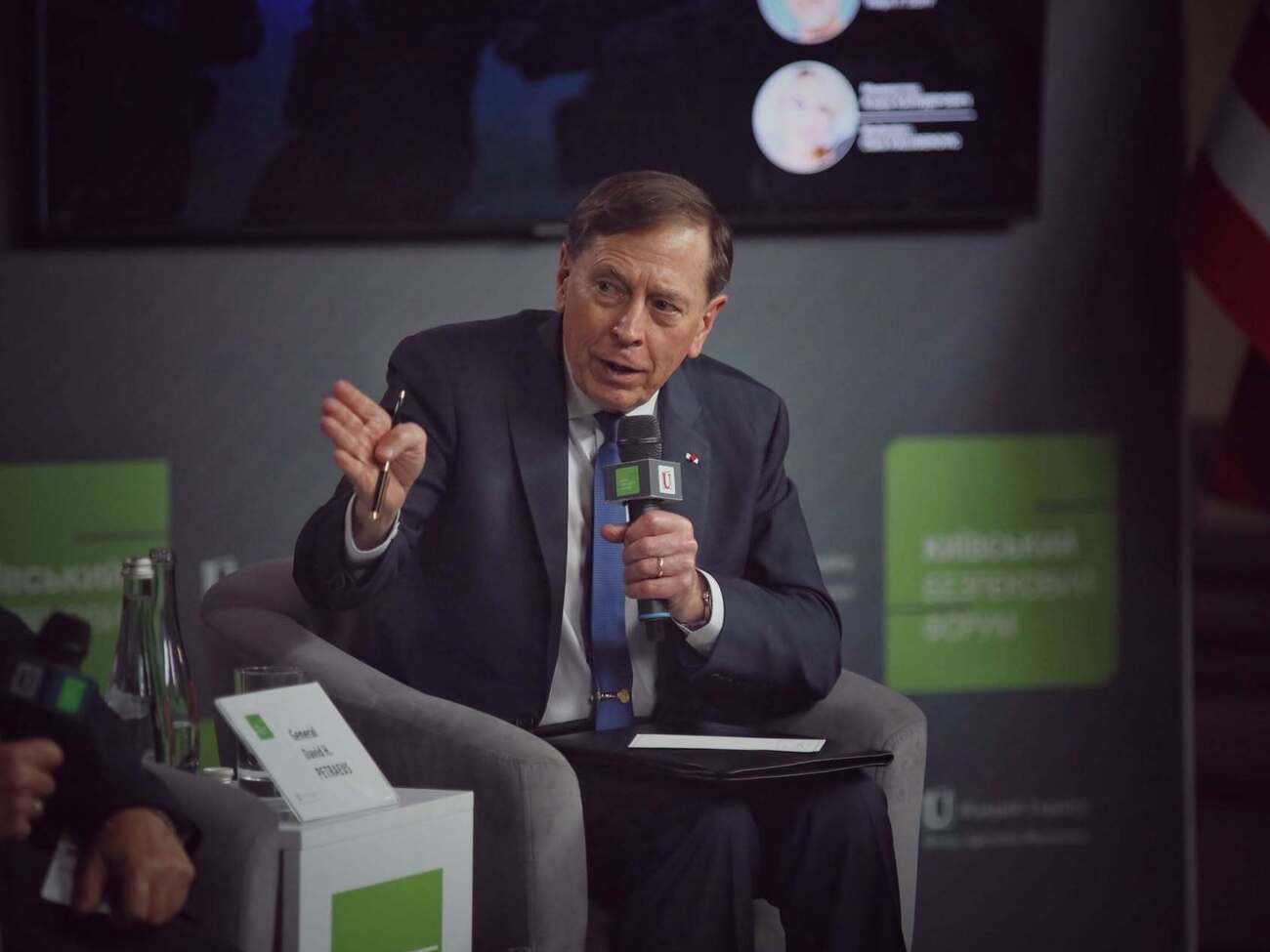 Ексдиректор ЦРУ пояснив, чому ініціатива на фронті зараз – за Україною