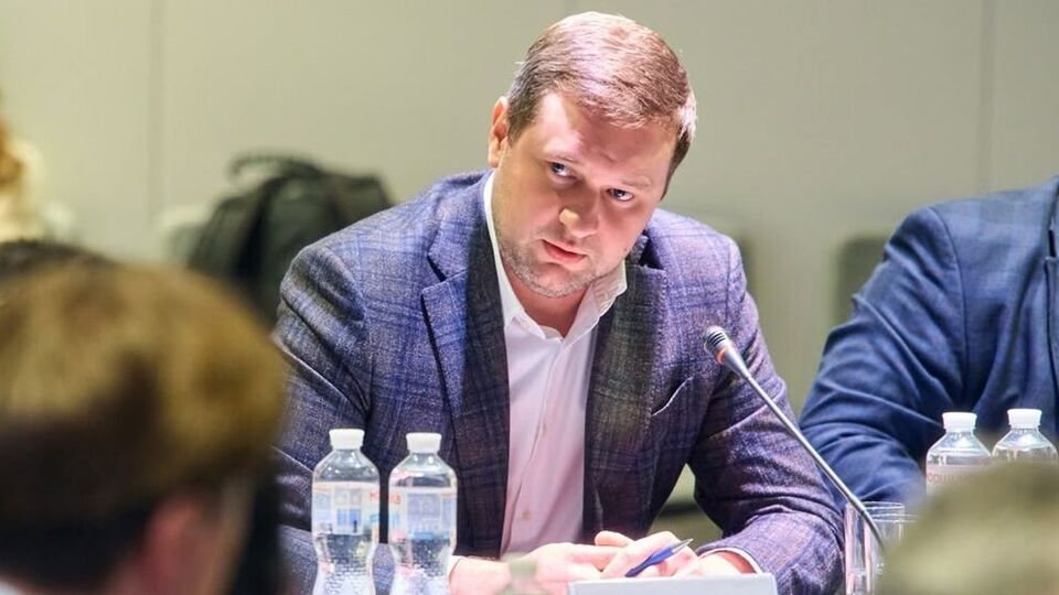 "Жертва примусу". Крим, який виконує управлінські функції в ОГП, пояснив російський паспорт дружини