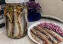 Салака в этом маринаде получается такая вкусная, что гости будут просить рецепт