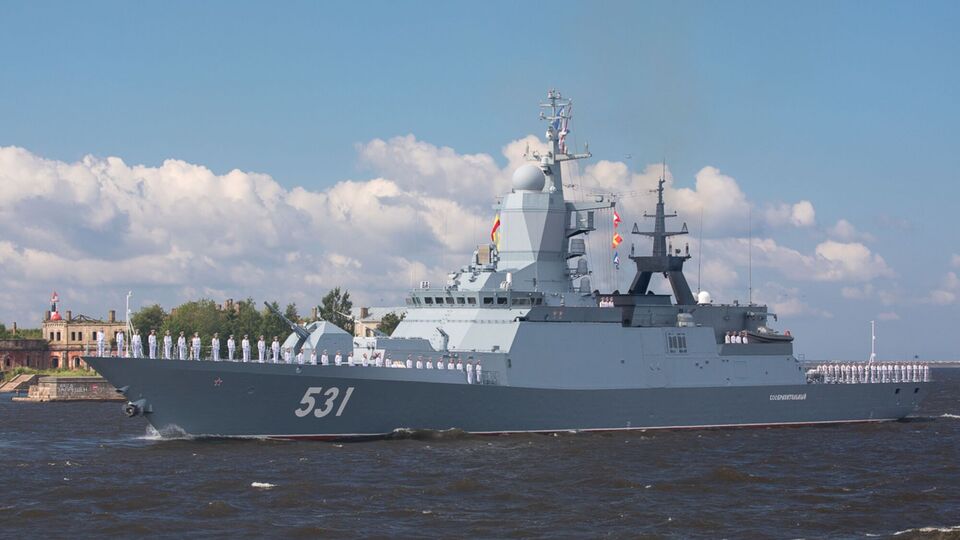 В России наградили командира корвета, который стрелял сигнальными ракетами по вертолету Дании