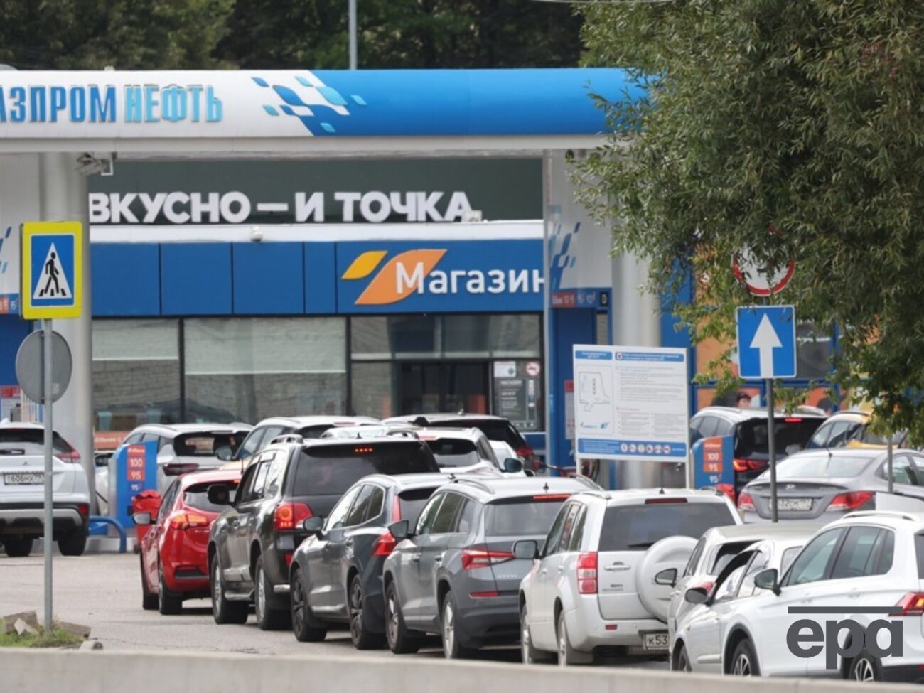 "Просто ад какой-то!" "Может перерасти в протест". В России – новая волна топливного кризиса, россияне дерутся в очередях. Видео