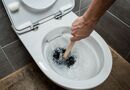 Не допускайте, чтобы это попадало в унитаз, иначе он забьется