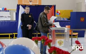 В России продолжаются выборы в Госдуму. Наблюдателей не пускают на участки, а бюллетени рвут