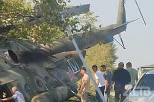 "Відра гасу забракло". Військовий Мі-8 упав на жваву трасу Сахаліну. Відео