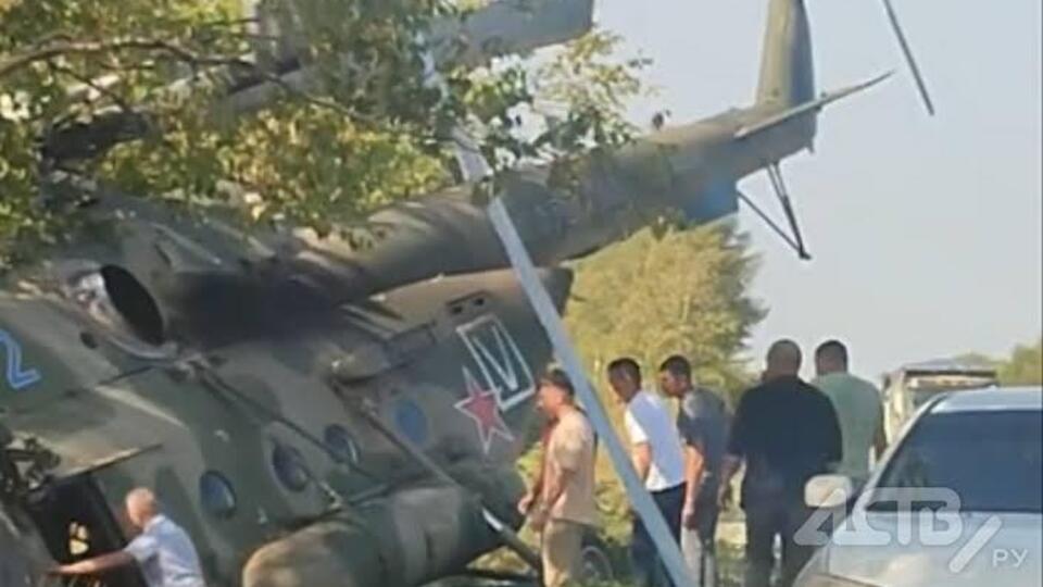 "Ведра керосина не хватило". Военный Ми-8 рухнул на оживленную трассу Сахалина. Видео