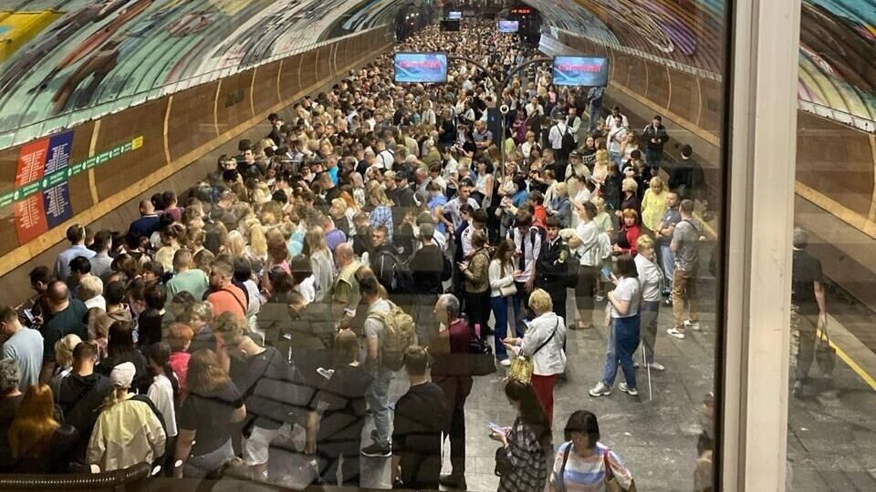В Киеве – транспортный коллапс из-за воздушных тревог. Фото