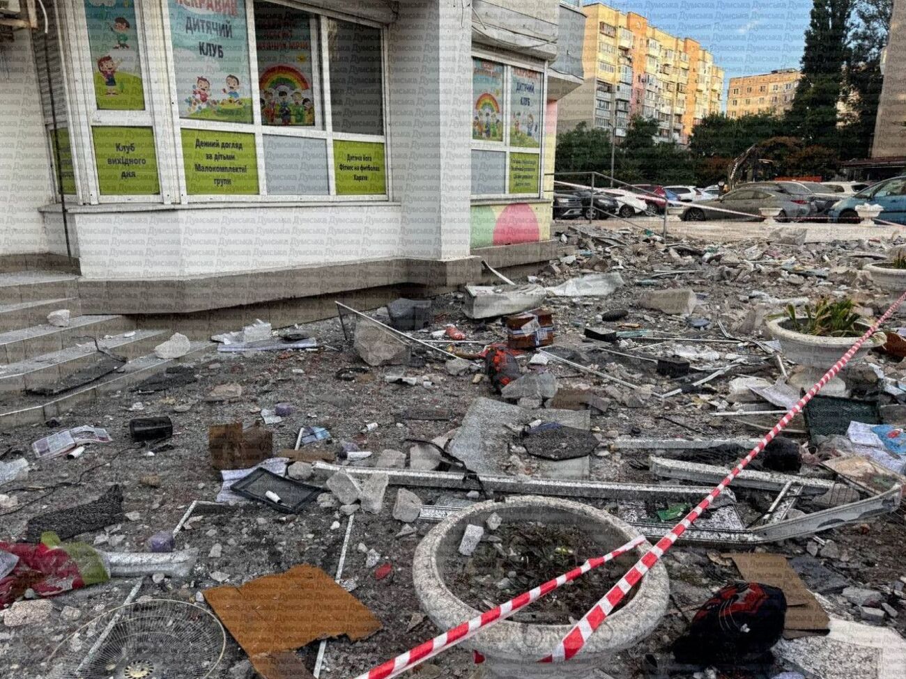 "РФ поздравила Одессу". В городе обстреляны две школы и жилье, есть раненые. Фото 