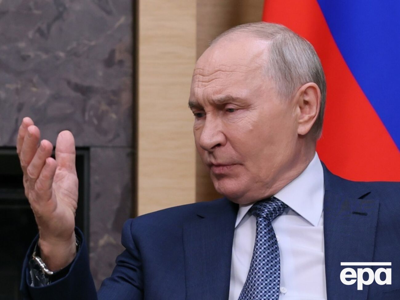 Путін ніяк не міг звести коліна разом і дригав ногами на зустрічі з відомим політиком. Відео