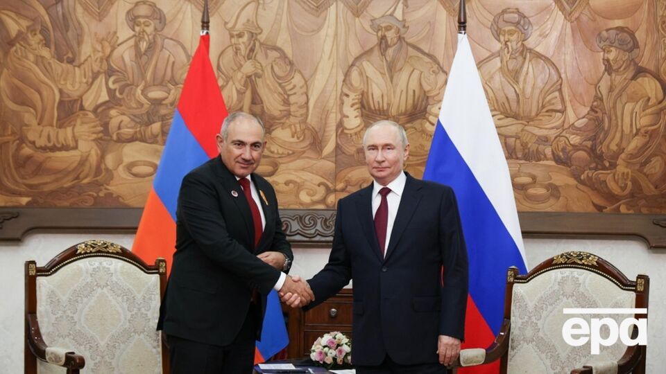 Путін заявив, що Росія "хоч завтра" піде з військової бази у Вірменії, і влаштував суперечку з Пашиняном