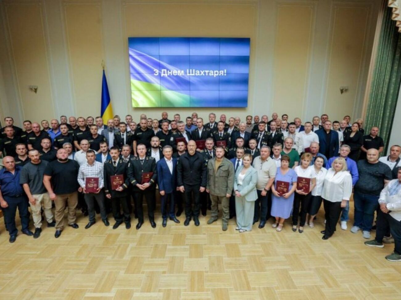 До Дня шахтаря державними й галузевими нагородами відзначили 21 працівника ДТЕК