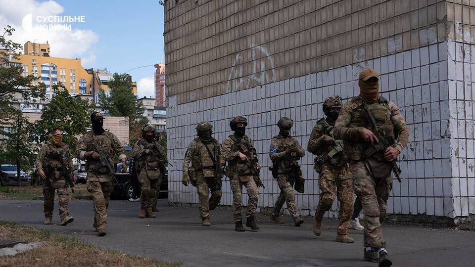 Стрілянина в Києві. Зеленський "наїхав" на керівників відомств, Буданов зробив заяву про викрадення військових