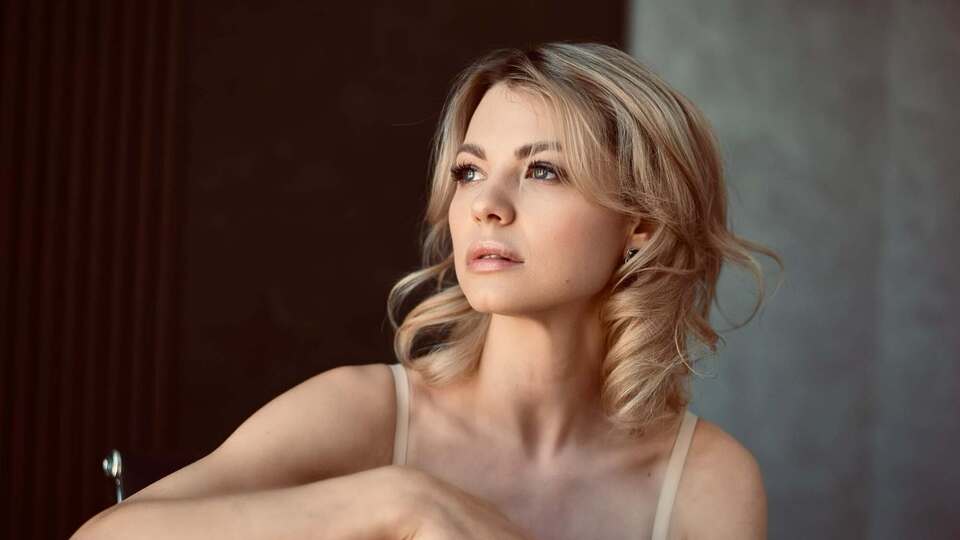 Толкали с лестницы и называли "хохлушкой". Известная артистка рассказала о буллинге, когда работала в РФ