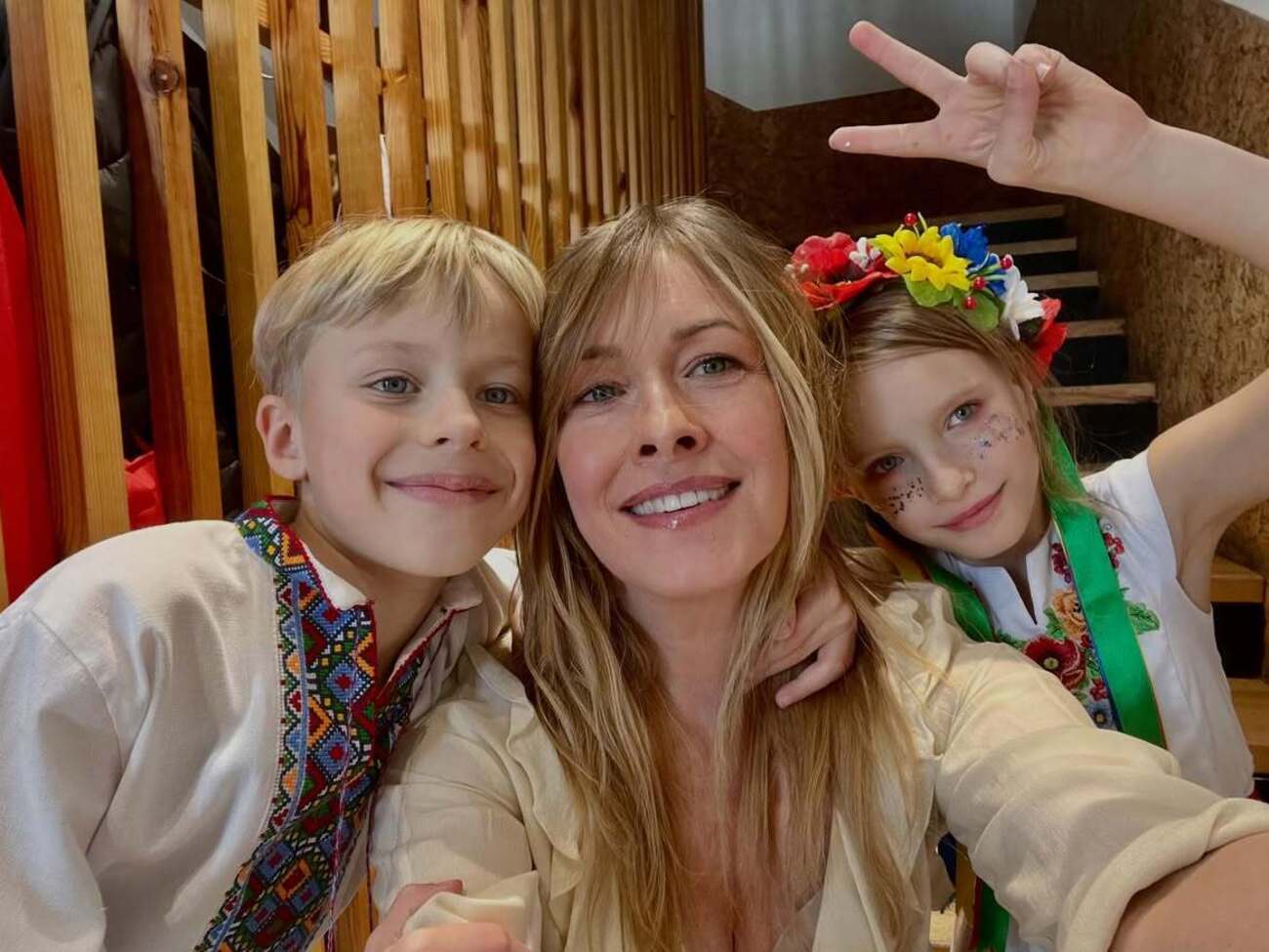 Олена Кравець вивезла дітей із Києва. Де вони тепер житимуть і що сталося з її житлом