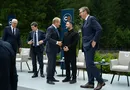 Жест, который Зеленский эмоционально показал Туску, пробуют расшифровать в сети. Фото