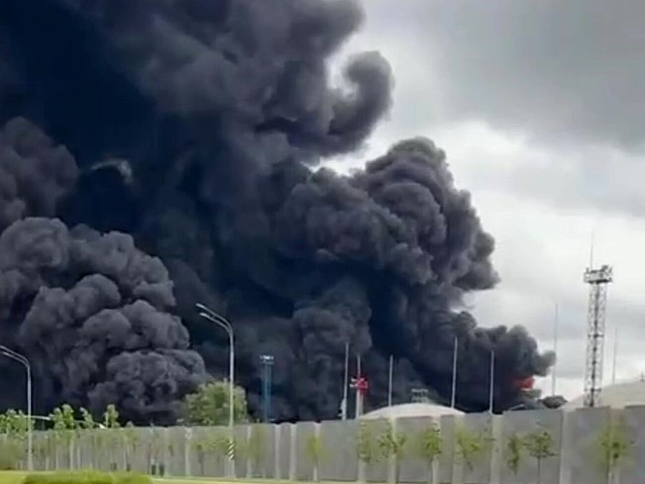 "З бензином буде ще веселіше". У Fire Point розкрили, чим атакували Московський НПЗ