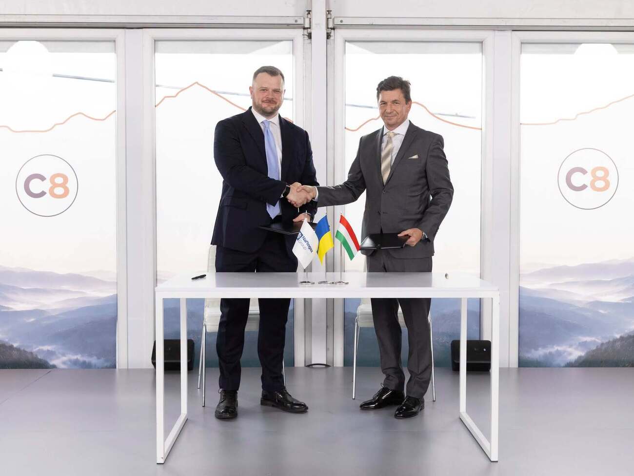 Україна зберігатиме свої нафтопродукти в Угорщині, за межами обстрілів РФ