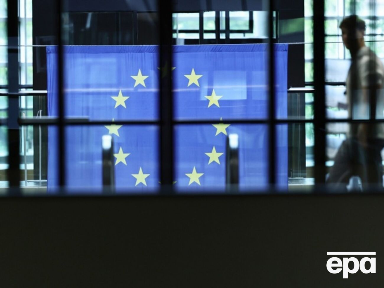 ЄС продовжив санкції проти РФ, але виключив зі списку двох російських олігархів. Кого саме